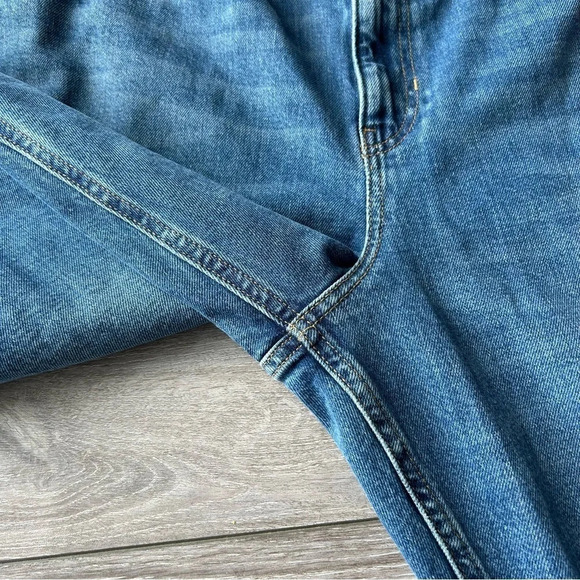 Banana Republic High Rise Straight Distressed  Jean Zion
Wash Denim - Picture 6 of 16